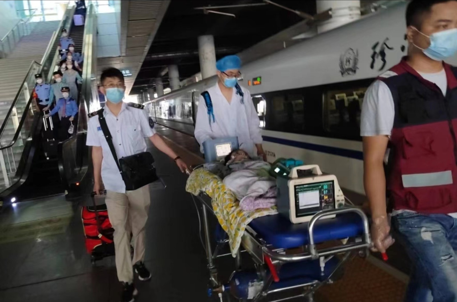 丹东高铁转运公司